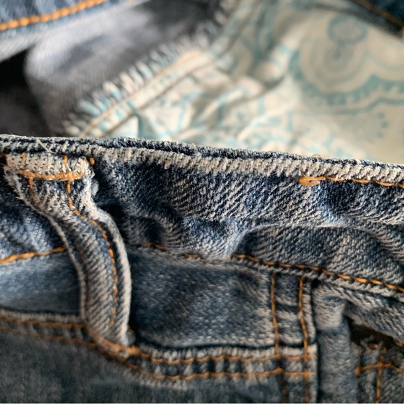 American Eagle Medium Blue Mid-Rise Distressed Straight Jeans - Picture 8 of 9